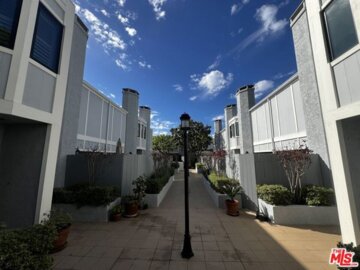 1044 20th Street #11 Photo